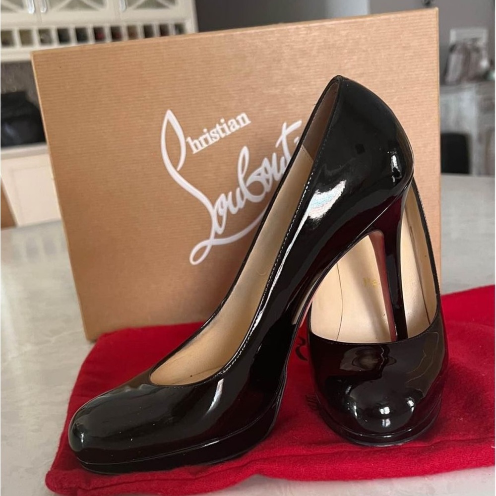 Christian Louboutin simple Pump